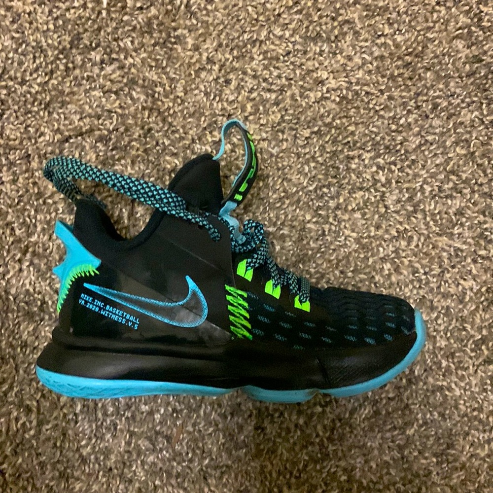 Nike; Basketball; Lebrija